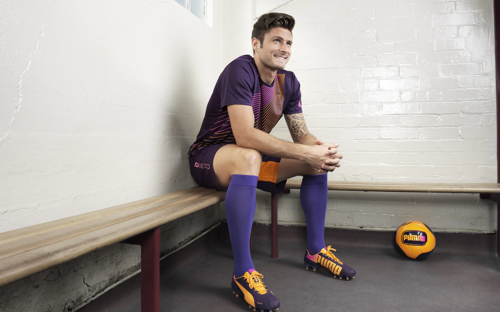 开云品牌-中国足球运动员海外试训取得新突破，提升战斗力，中国足球海外球员新闻