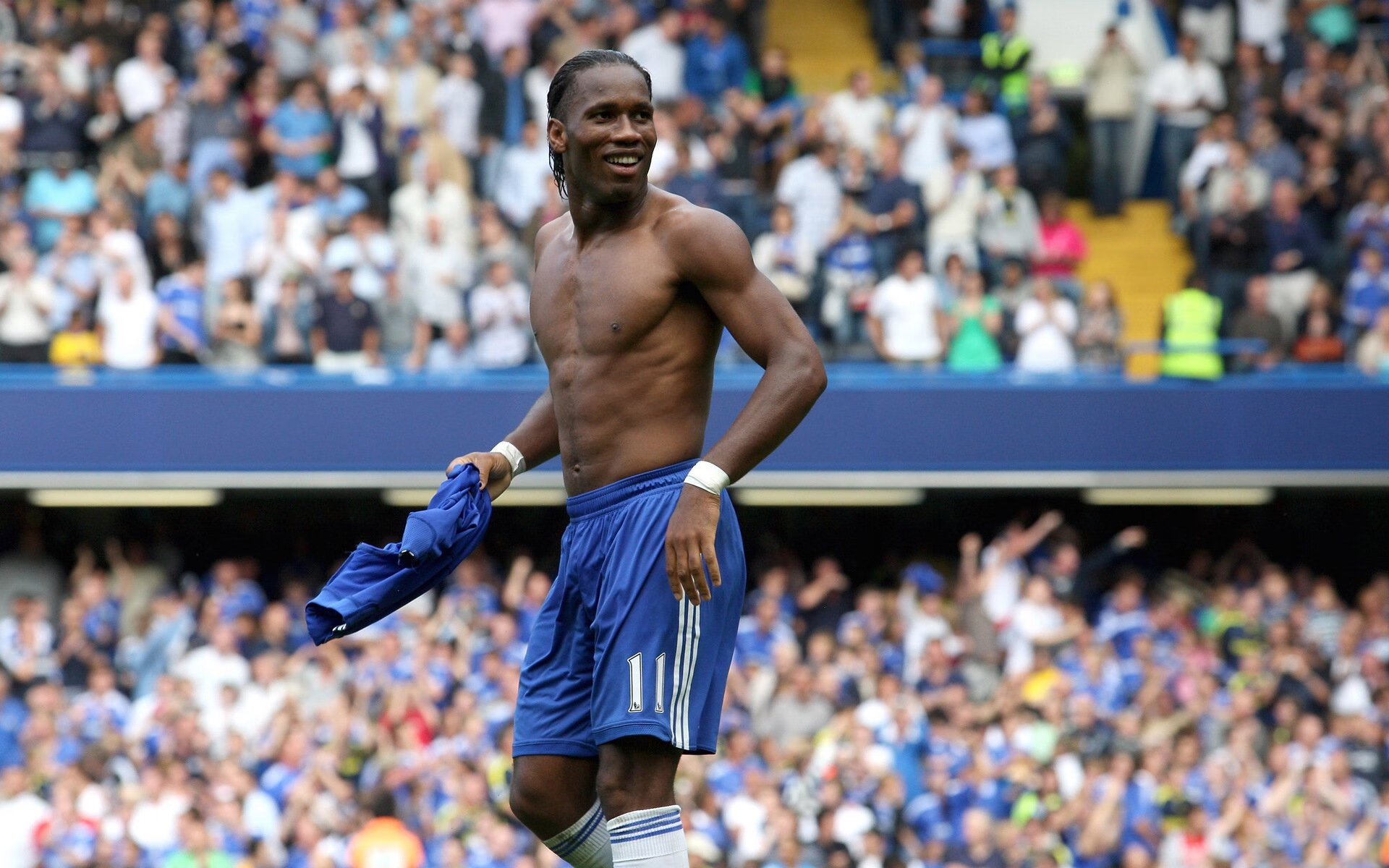 日本球员赛场拼搏，收获赞誉，日本队球员